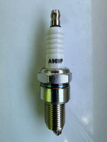 Bujia de aprindere HECHT А969Р pentru motoarelor în patru timpi